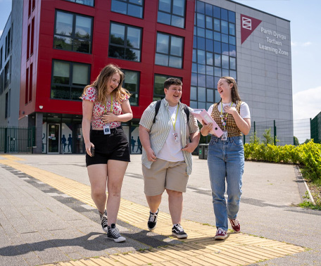 Students outside TLZ campus